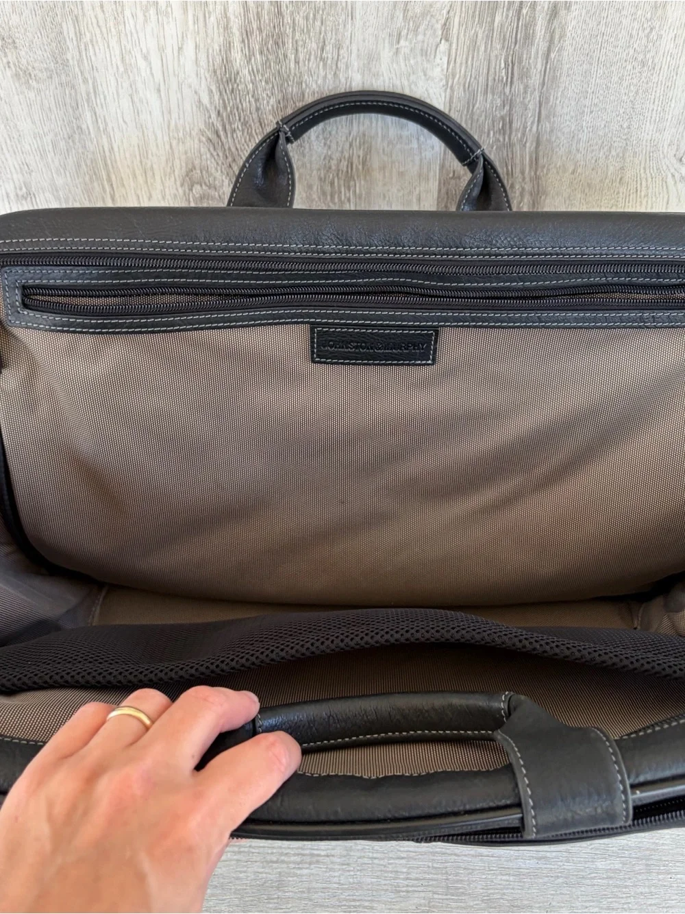 Johnston & Murphy black leather briefcase Messenger Bag Men’s Crossbody Euc